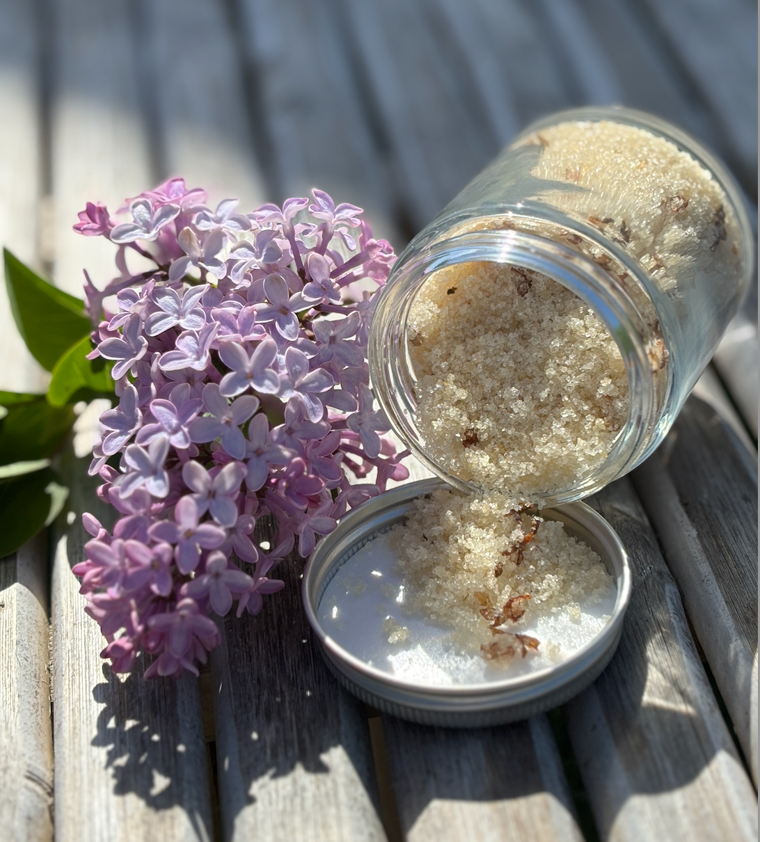 upcycle jar with liliac sugar